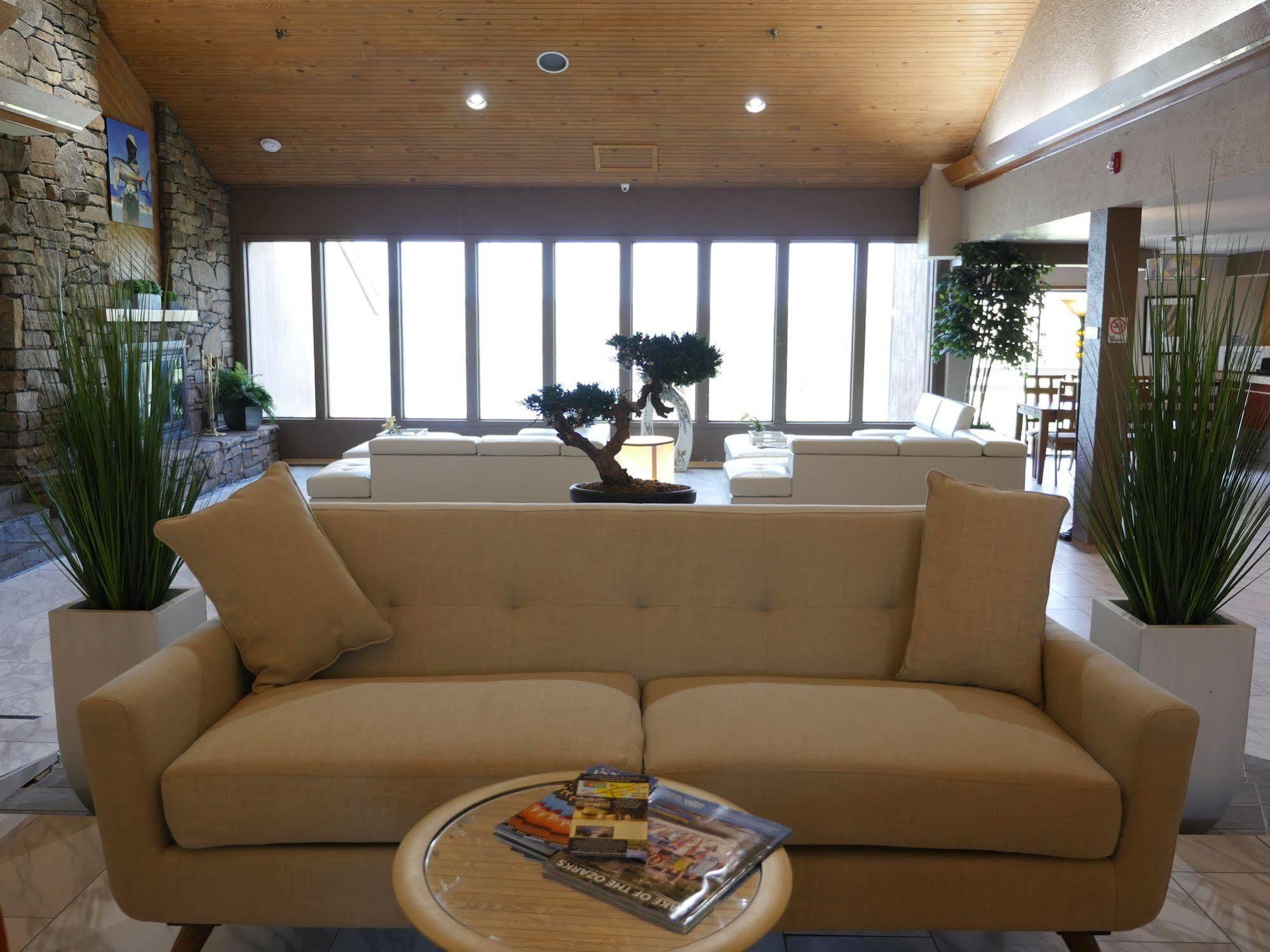 At Grand Glaize 3* Osage Beach